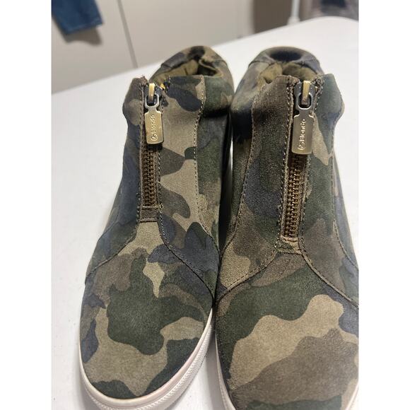 Blondo Waterproof Camo Booties Size 8 - Picture 2 of 7